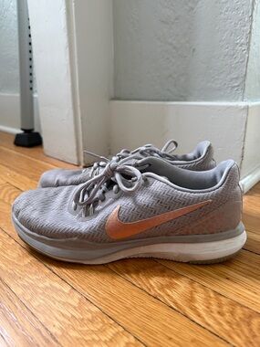 Nike Light Gray and Rose Gold Women's Trainers